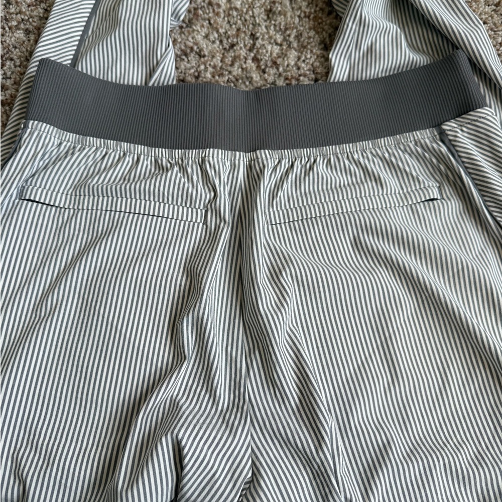 NWOT Athleta Brooklyn Textured Ankle Pant Gray and White Stripe Size 4